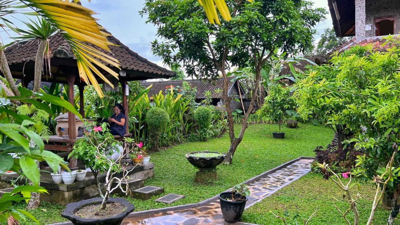 Gusti Home Stay Ubud Exterior photo