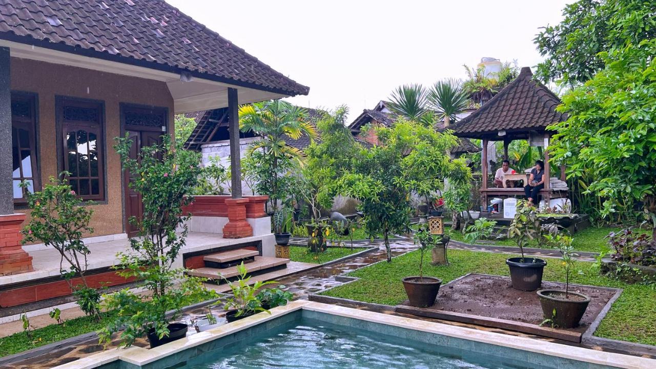 Gusti Home Stay Ubud Exterior photo