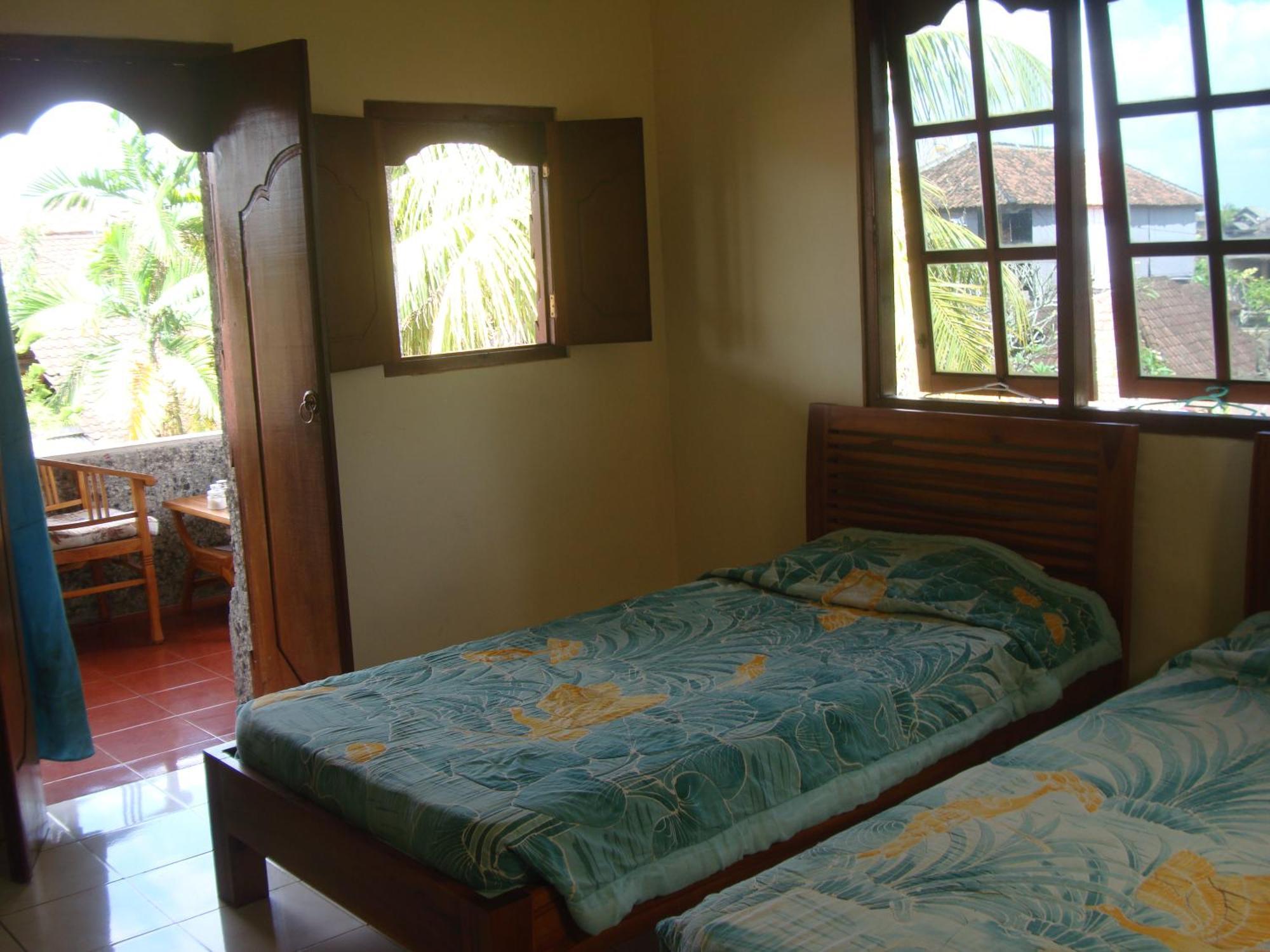 Gusti Home Stay Ubud Exterior photo