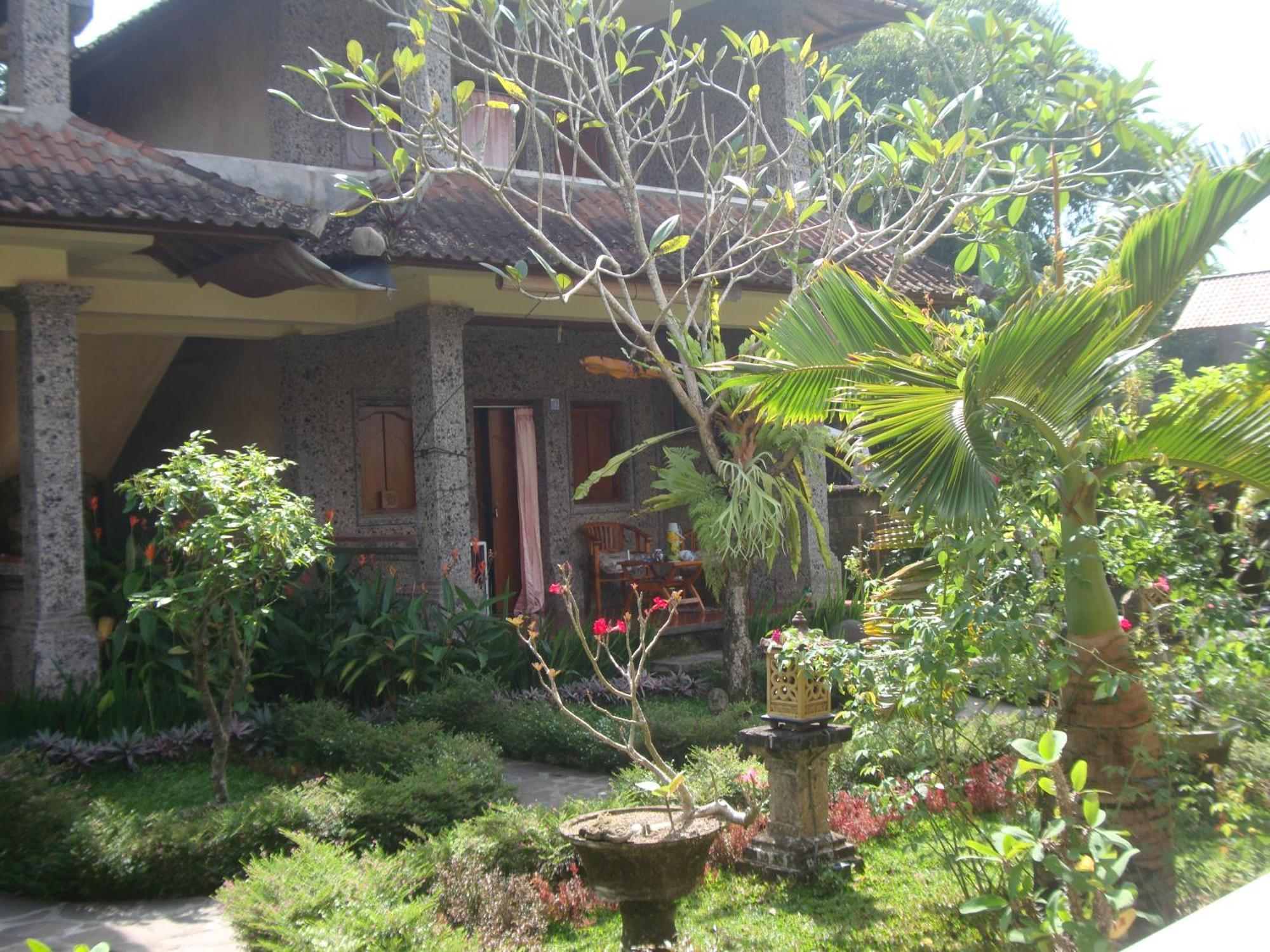 Gusti Home Stay Ubud Exterior photo