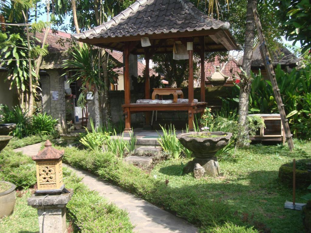 Gusti Home Stay Ubud Exterior photo