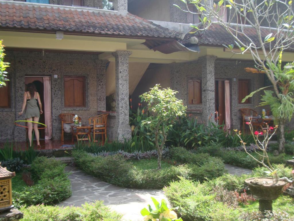 Gusti Home Stay Ubud Exterior photo